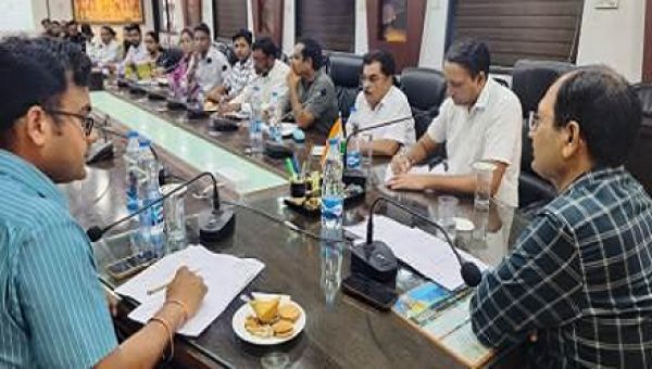 कलेक्टर ने ली राइस मिलर्स की बैठक, बचे धान की नीलामी में हिस्सा लेने दिए निर्देश