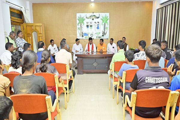 उपमुख्यमंत्री श्री विजय शर्मा से जिला व्हॉलीबाल संघ कबीरधाम ने की सौजन्य मुलाकात 