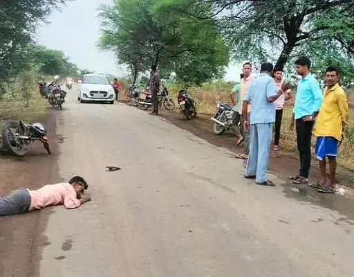 तेज रफ्तार बाइक ट्रैक्टर से टकराई, युवक की मौत