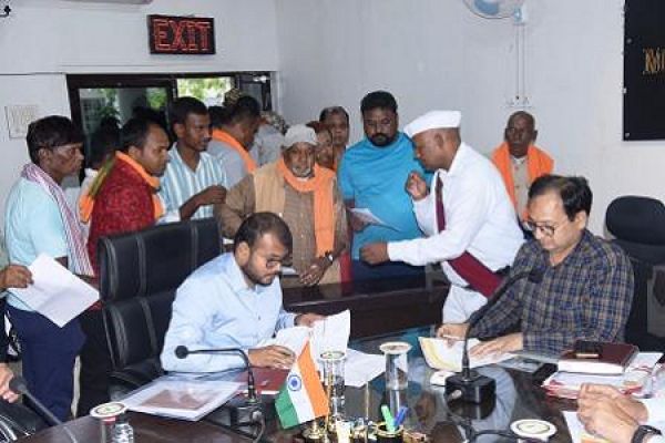 कलेक्टर ने जनदर्शन में सुनी लोगों की समस्याएं