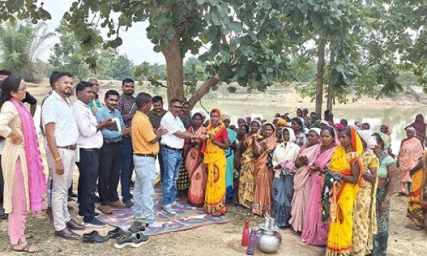 ग्राम पंचायत कामता में घर-घर वाटर हार्वेस्टिंग बनाने का लिया संकल्प