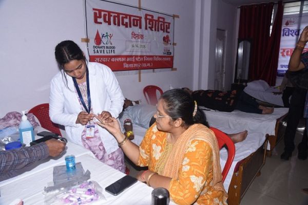 रक्तदान दिवस पर प्रधान डाकघर में शिविर का आयोजन