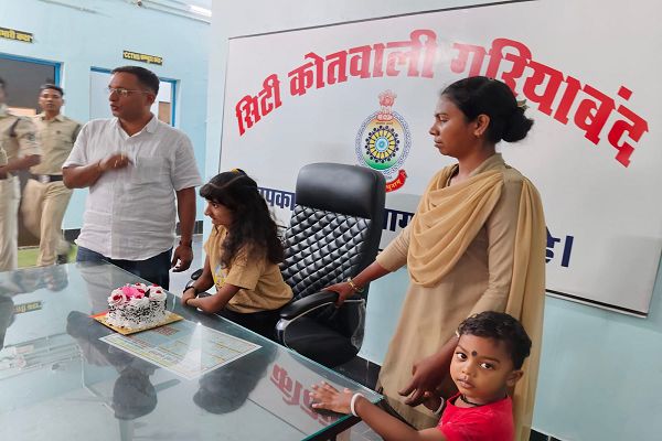  थाने में गूंजा &lsquo;हैप्पी बर्थडे&rsquo;&hellip; दिव्यांग परमेश्वरी का जन्मदिन गरियाबंद पुलिस ने प्रेम और सम्मान के साथ मनाया