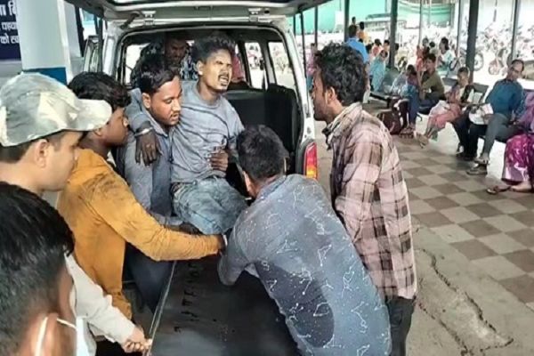गर्म डस्ट में गिरने से दो मजदूर सुलझे