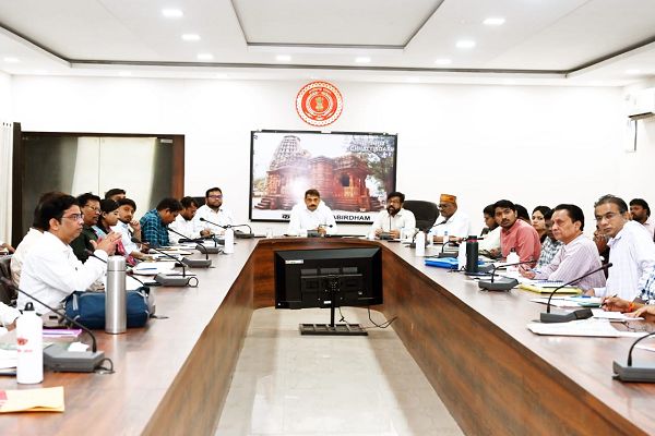  कलेक्टर श्री वर्मा ने कहा- &ldquo;मानव और पर्यावरण सुरक्षा की नींव बनेगा यह अभियान&ldquo;