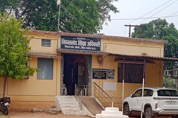  डौंडी बीईओ कार्यालय में कार्य ठप्प, एबीईओ अभिलाषा अग्रवाल की लंबी गैरहाजिरी बनी सवालिया निशान