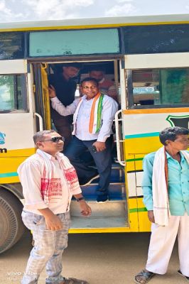 यात्रियों की समस्याओं को जानने बिन्द्रानवागढ MLA जनक ध्रुव बस मे सफर कर जाना हाल-चाल