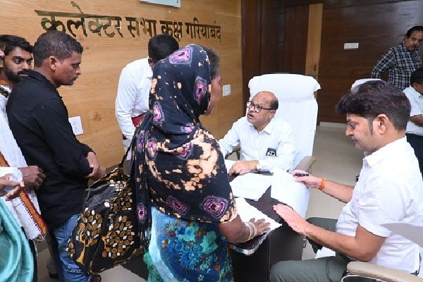  जनदर्शन में सुनी गई नागरिकों की समस्याएं, मिले 61 आवेदन