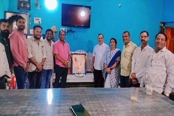  भाजपा कार्यकर्ताओं ने डॉक्टर श्यामा प्रसाद मुखर्जी की पुण्यतिथि मनाई 