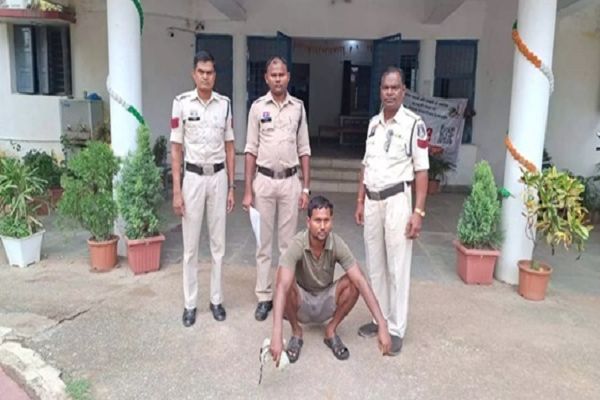 शादी का झांसा देकर किया रेप, शातिर अपराधी गिरफ्तार