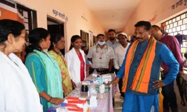 प्रधानमंत्री ग्राम उत्कर्ष अभियान : ग्राम बड़े तुमनार में जन-जागरूकता व संतृप्ति शिविर का हुआ संपन्न