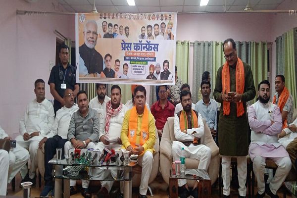  जन चौपाल में डॉ. सलीम राज का बड़ा बयान, बोले- मुसलमानों के एक हाथ में कुरान, दूसरे में कंप्यूटर होना चाहिए