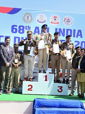  जिला बालोद में कार्यरत स.उ.नि. श्री धरम भुआर्य को पुलिस महानिदेशक महोदय द्वारा केश रिवॉर्ड से किया गया सम्मानित।