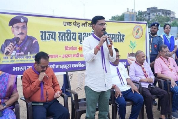 अरपा तीरे पेड़ लगाना पुनीत कार्य : डॉ सोमनाथ यादव