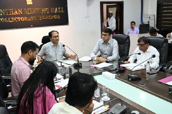 दलदल के कारण बड़ी वाहन नहीं जा सकती तो छोटी गाड़ी में भेजें खाद