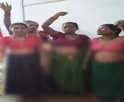 विस्थापित महिलाओं ने SECL के खिलाफ किया अर्धनग्न विरोध प्रदर्शन