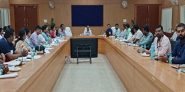 आयुष्मान में फर्जी क्लेम को रोकने कलेक्टर ने सीएमएचओ और बीएमओ को निगरानी के दिए निर्देश