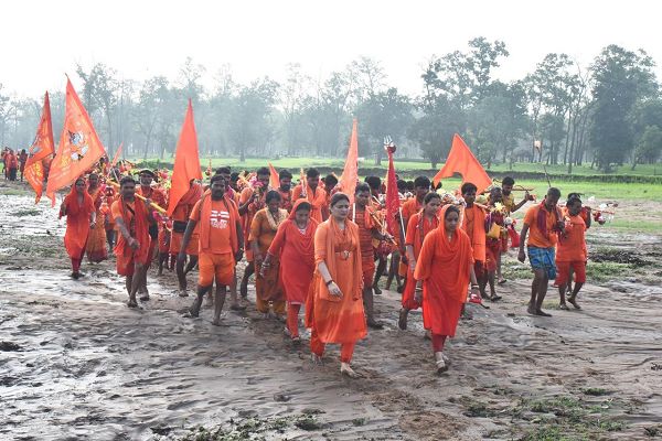  उफनती नदियों और घने जंगलों को पार करते शिवभक्ति में लीन पंडरिया विधायक भावना बोहरा
