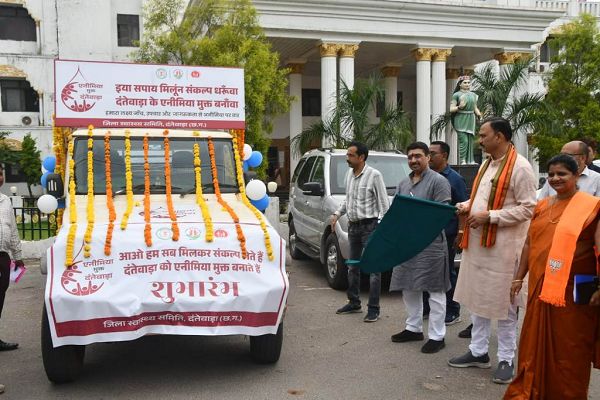 स्वास्थ्य मंत्री ने एनीमिया मुक्त रथ को दिखाई हरी झंडी