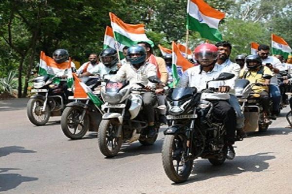 स्वतंत्रता का उत्सव, स्वच्छता के संग थीम के पर जनपद पंचायत डोंगरगांव में निकाली गई तिरंगा रैली