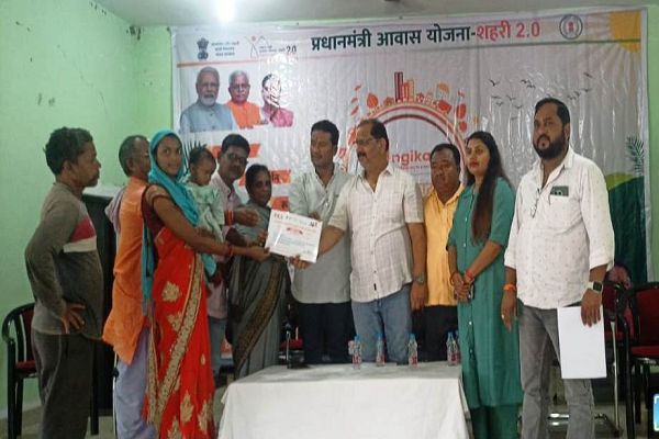 33 परिवारों को प्रदान किया गया पूर्णतः आवास प्रमाण पत्र, 15 नए आवासों को मिली मंजूरी
