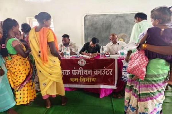 स्वास्थ्य शिविर में 292 श्रमिकों ने कराया स्वास्थ्य जांच