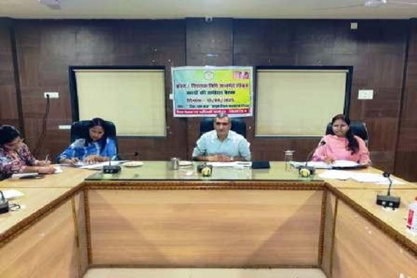 सांसद/विधायक निधि अंतर्गत स्वीकृत कार्यों की समीक्षा बैठक संपन्न