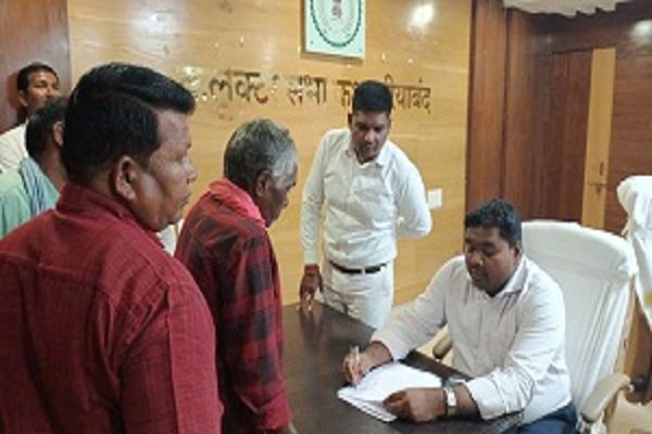 अपर कलेक्टर ने जनदर्शन में सुनी आम नागरिकों की समस्याएं