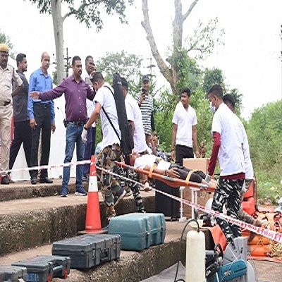 बाढ़ प्रभावितों को बचाने एसडीआरएफ/एनडीआरएफ की टीम उतरी शिवनाथ नदी में