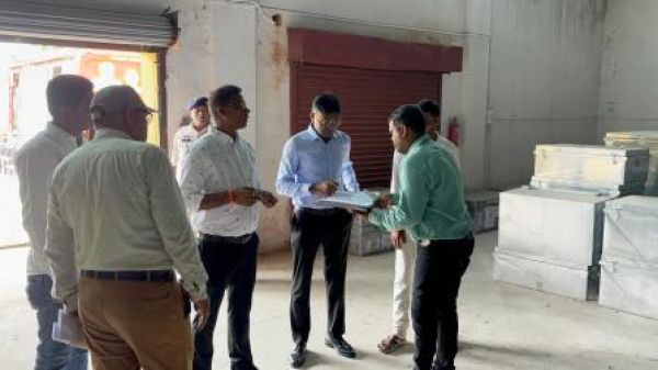 कलेक्टर व राजनीतिक दल के प्रतिनिधियों ने किया ईवीएम का त्रैमासिक निरीक्षण