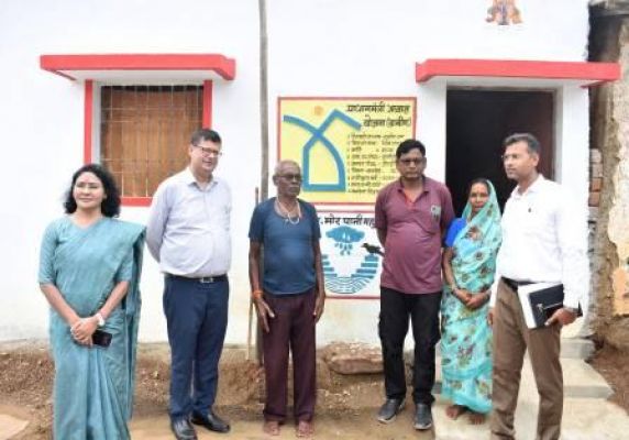 ग्राम गुजरा, दानीटोला व भैंसबोड़ पहुँचे केन्द्रीय जनजातीय कार्य मामले के अतिरिक्त सचिव मनीष ठाकुर