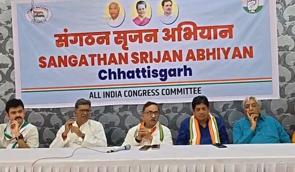 प्रेस वार्ता के दौरान नींद की आगोश में पहुंचे कांग्रेस नेता, वीडियो हुआ वायरल...