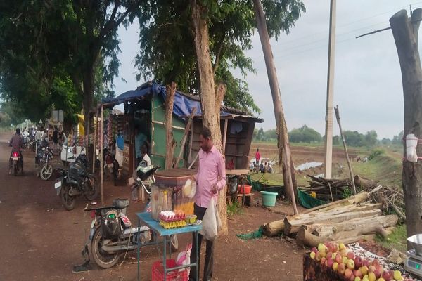  बालोद के मोहदीपाट में अवैध चखना सेंटर से बढ़ा प्रदूषण और समाज में भय का माहौल