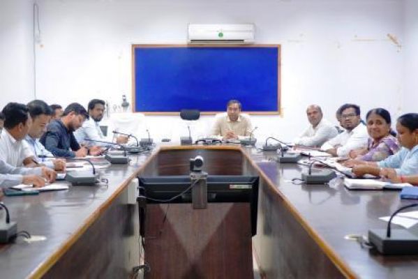 राजस्व प्रकरणों का समय सीमा में करे निराकरण : अपर कलेक्टर