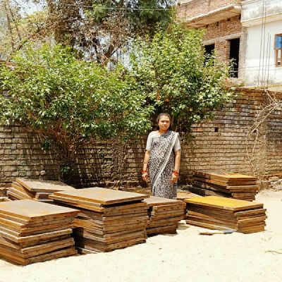 सेंट्रिंग प्लेट्स से मिला दी रश्मि के सपनों को सहारा