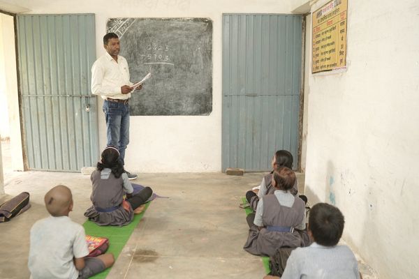 एकल शिक्षकीय विद्यालय तराईमार में आई नई रोशनी