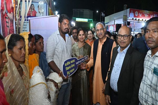  गरियाबंद में हर्षाेल्लास से हुआ राज्योत्सव समारोह का समापन