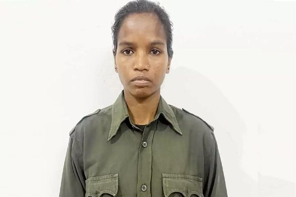 खैरागढ़ में इनामी महिला नक्सली कमला सोड़ी ने किया आत्मसमर्पण