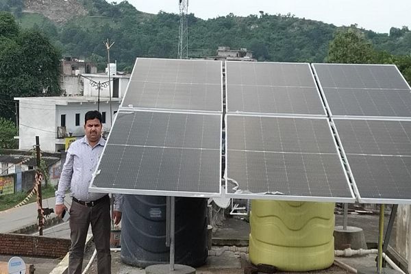 बिजली पर निर्भरता घट गई और सौर ऊर्जा से रौशन हुआ घर-रविंद्र नाथ गोपाल