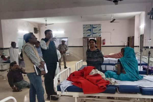  संभागायुक्त सत्यनारायण राठौर ने गुरूर में राजस्व कार्यालयों का किया आकस्मिक निरीक्षण 