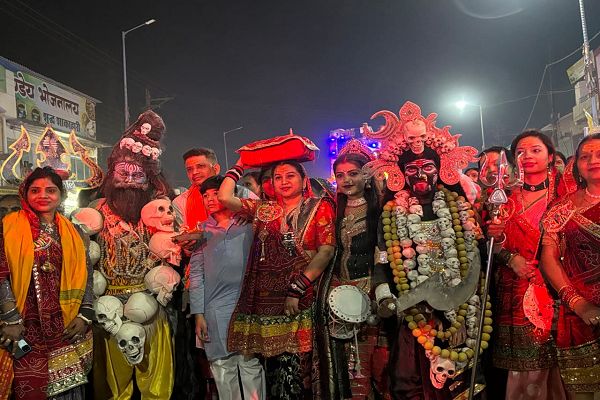  सात दिवसीय शिव महापुराण कथा का हुआ भव्य समापन, पंडाल में उमड़ी श्रद्धालुओं की भीड़ &ndash; निकली भव्य शोभायात्रा