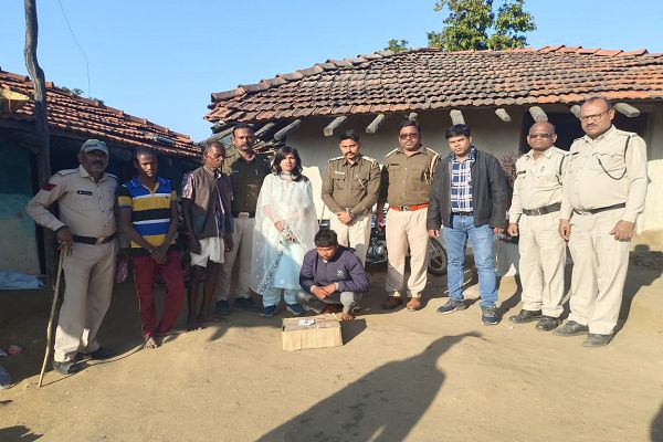  कवर्धा--मध्यप्रदेश से शराब लाकर छत्तीसगढ़ में खपाने वाला आरोपी छोटा तस्कर अर्जुन यादव गिरफ्तार।