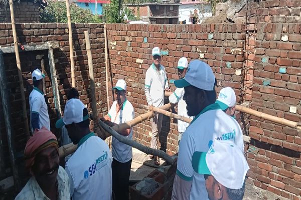 प्रधानमंत्री आवास हेतु कुशल श्रमिक हो रहे तैयार, 35 श्रमिक बनेंगे राज मिस्त्री