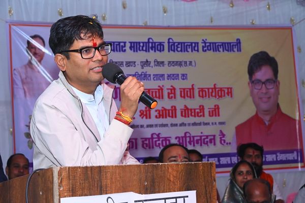  वित्तमंत्री श्री ओ.पी.चौधरी ने किया रेंगालपाली में सर्वसुविधायुक्त उच्चतर माध्यमिक विद्यालय भवन का लोकार्पण