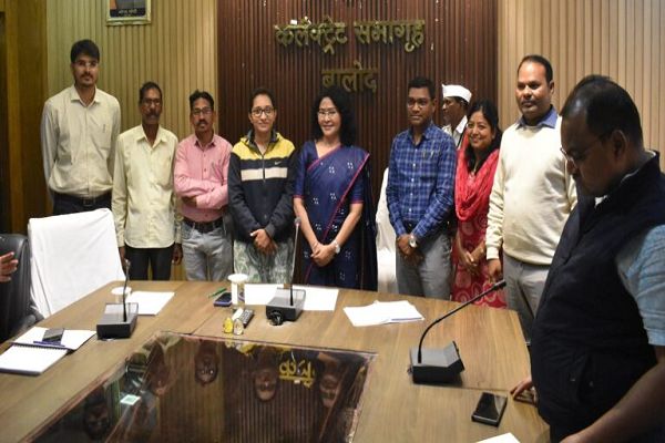 कलेक्टर ने की धान खरीदी के कार्य की तहसीलवार समीक्षा