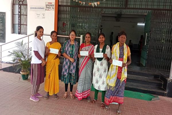 चार विधवा महिलाओं के जीवन में आया सशक्त बदलाव