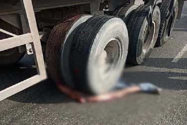 नेशनल हाईवे पर ट्रेलर ने व्यक्ति को कुचला, मौत