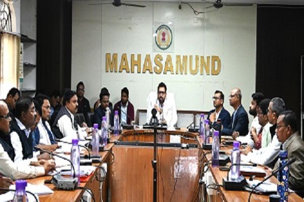 गणतंत्र दिवस की तैयारियों सहित विभिन्न योजनाओं की समीक्षा