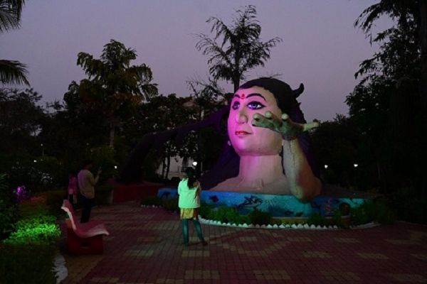 ऊर्जा पार्क में रंग-बिरंगे म्यूजिकल फाउंटेन की बिखरी मोहक छटा