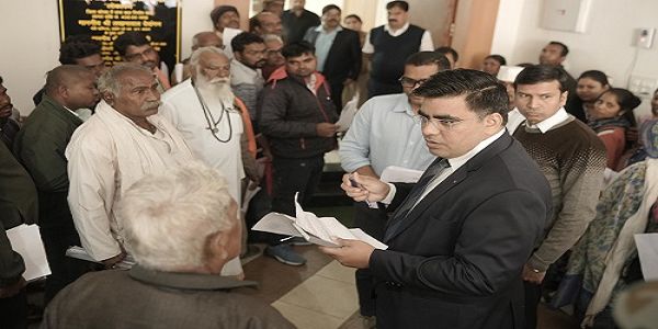 जनदर्शन में कलेक्टर ने सुनी आमजनों की समस्याएं, त्वरित राहत के दिए निर्देश